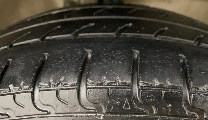 2013 Maruti Wagon R 1.0 LXI CNG, CNG, Manual, 93,984 km, Right Front Tyre Tread