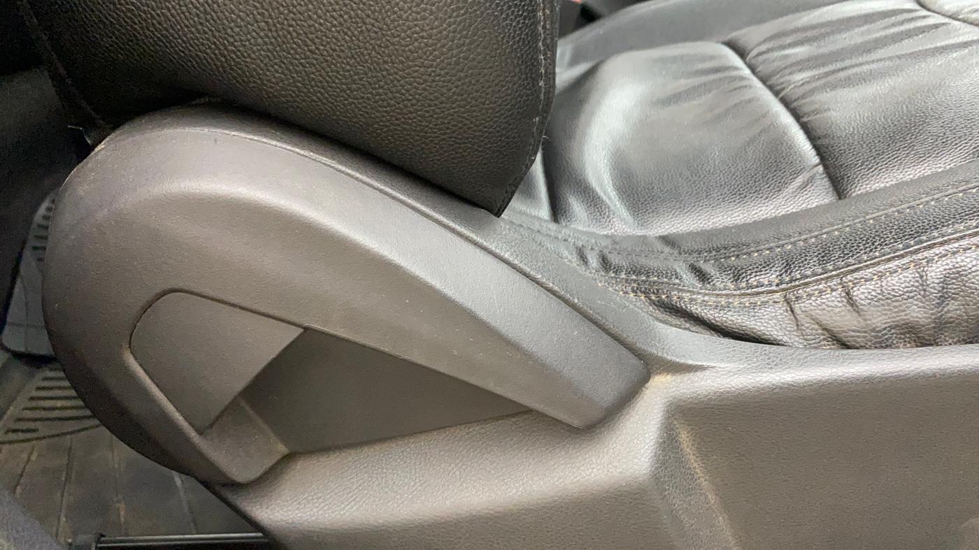 2015 Ford New Figo TREND 1.2 PETROL, Petrol, Manual, 47,154 km, Driver Side Adjustment Panel