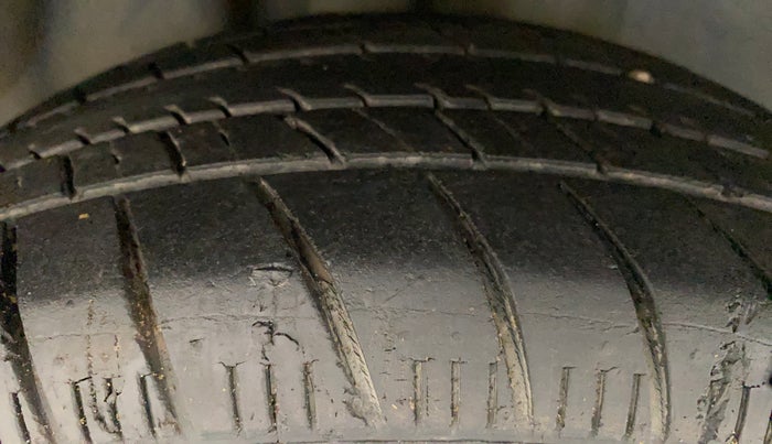 2015 Volkswagen Polo COMFORTLINE 1.2L, Petrol, Manual, 68,248 km, Right Rear Tyre Tread