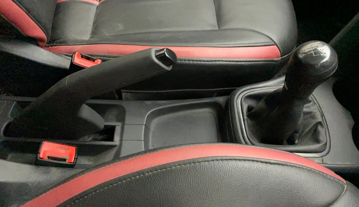 2015 Volkswagen Polo COMFORTLINE 1.2L, Petrol, Manual, 68,248 km, Gear Lever