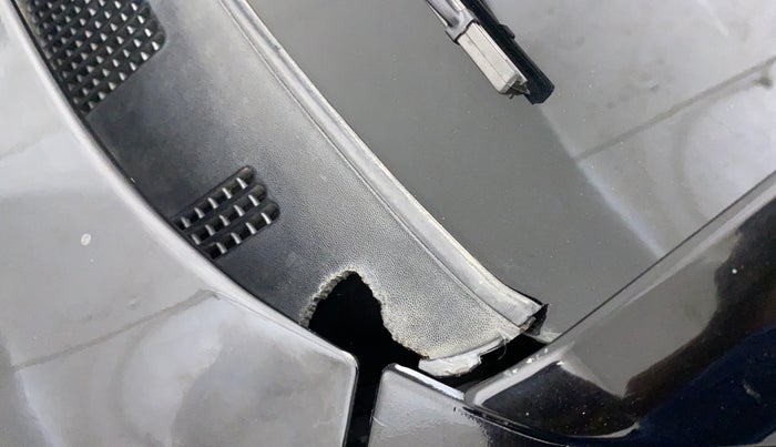 2017 Hyundai Creta E PLUS 1.6 PETROL, Petrol, Manual, 96,287 km, Bonnet (hood) - Cowl vent panel has minor damage