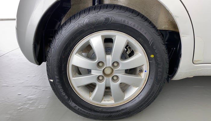 2015 Maruti Ritz ZXI, CNG, Manual, 65,693 km, Right Rear Wheel