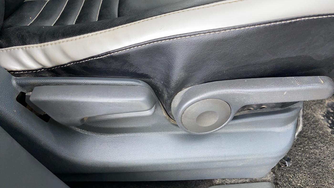 2015 Maruti Ritz ZXI, CNG, Manual, 65,693 km, Driver Side Adjustment Panel