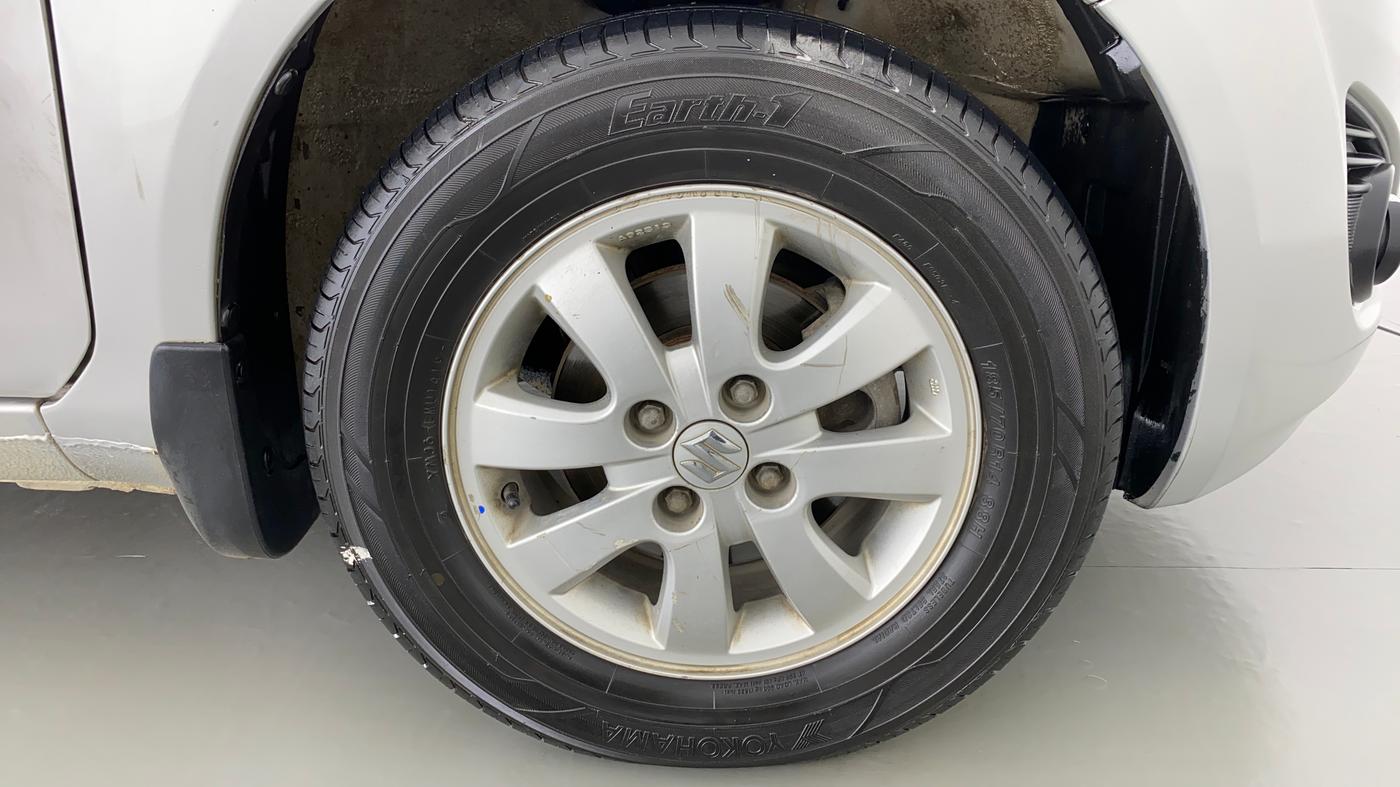 2015 Maruti Ritz ZXI, CNG, Manual, 65,693 km, Right Front Wheel