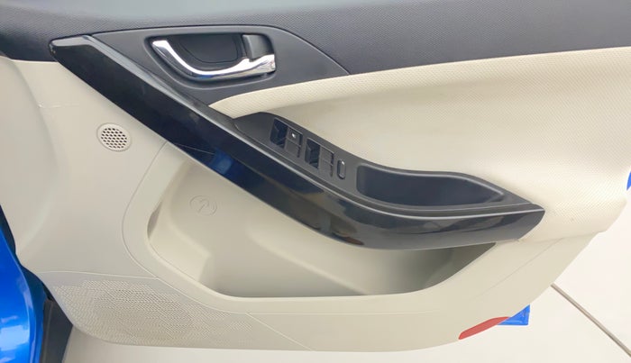 2021 Tata NEXON XZ PLUS PETROL SUNROOF, Petrol, Manual, 21,929 km, Driver Side Door Panels Control