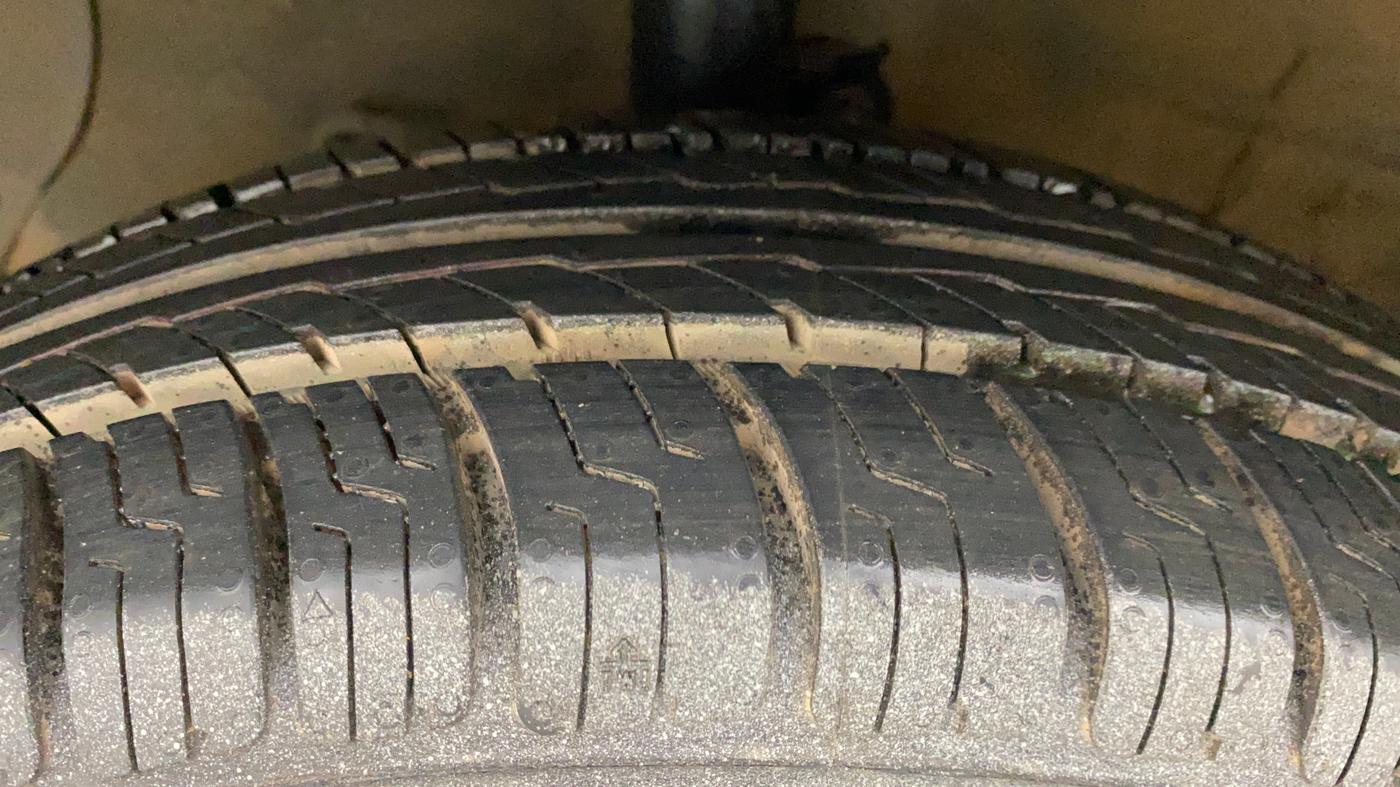 2014 Hyundai Xcent S 1.2, Petrol, Manual, 43,047 km, Left Front Tyre Tread