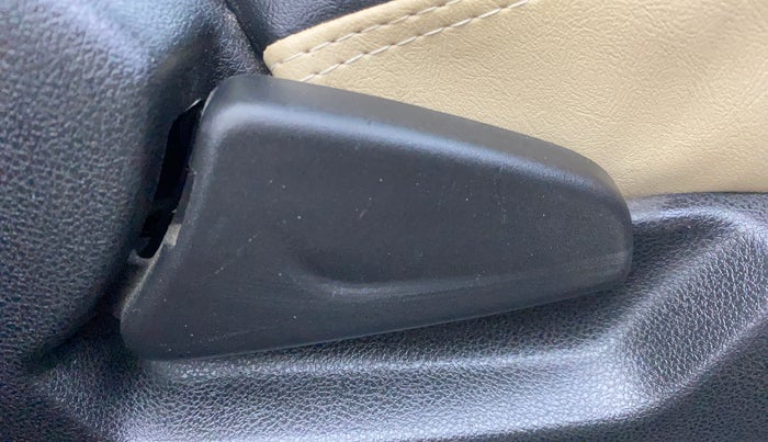 2019 Renault Kwid CLIMBER 1.0 AMT, Petrol, Automatic, 31,428 km, Driver Side Adjustment Panel