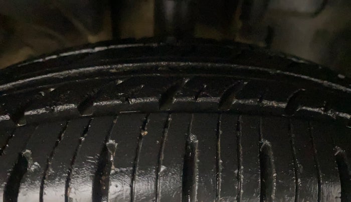 2019 Renault Kwid CLIMBER 1.0 AMT, Petrol, Automatic, 31,428 km, Right Front Tyre Tread