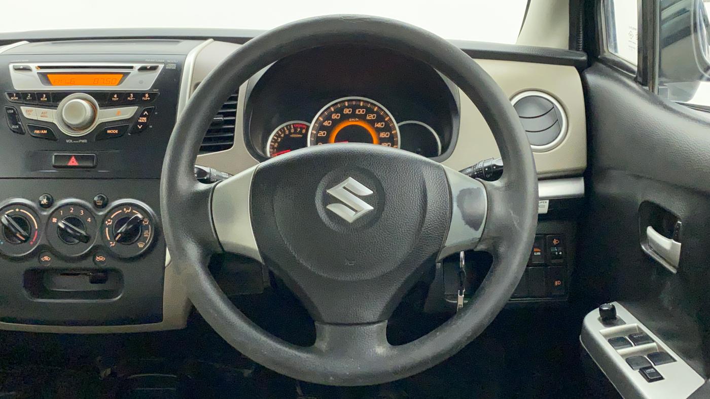 2013 Maruti Wagon R 1.0 VXI, Petrol, Manual, 1,05,115 km, Steering Wheel Close Up