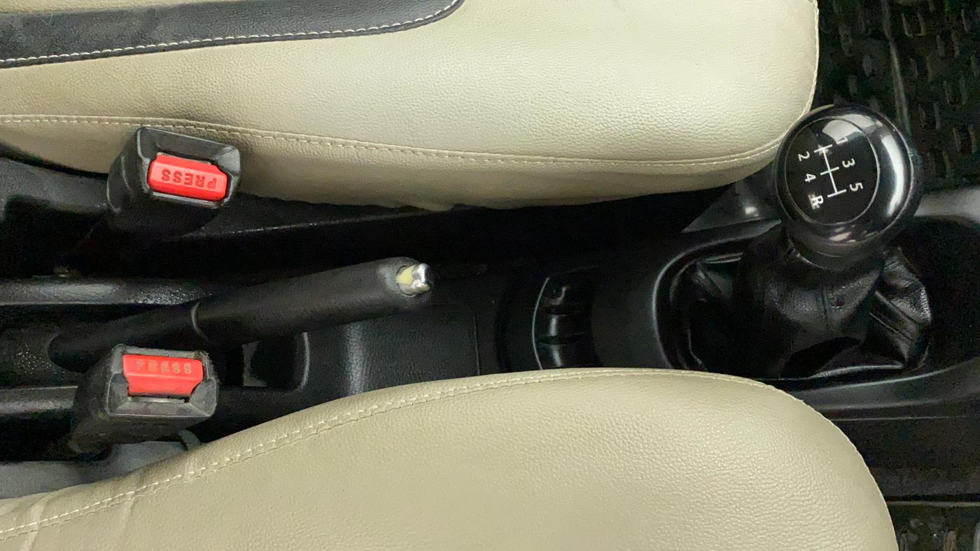 2013 Maruti Wagon R 1.0 VXI, Petrol, Manual, 1,05,115 km, Gear Lever