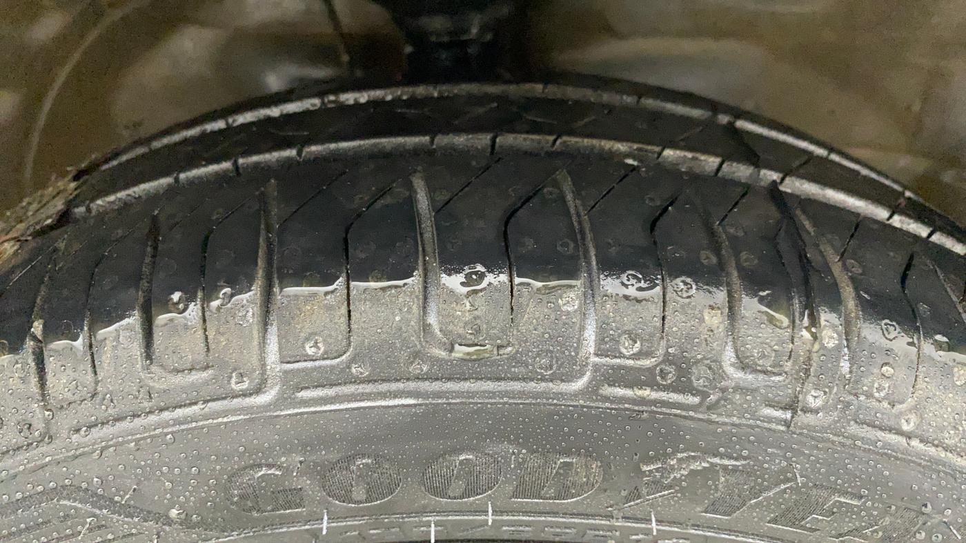 2013 Maruti Wagon R 1.0 VXI, Petrol, Manual, 1,05,115 km, Right Front Tyre Tread