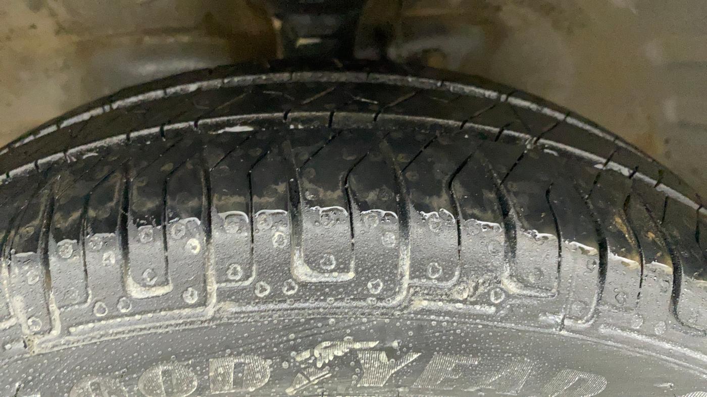 2013 Maruti Wagon R 1.0 VXI, Petrol, Manual, 1,05,115 km, Left Front Tyre Tread
