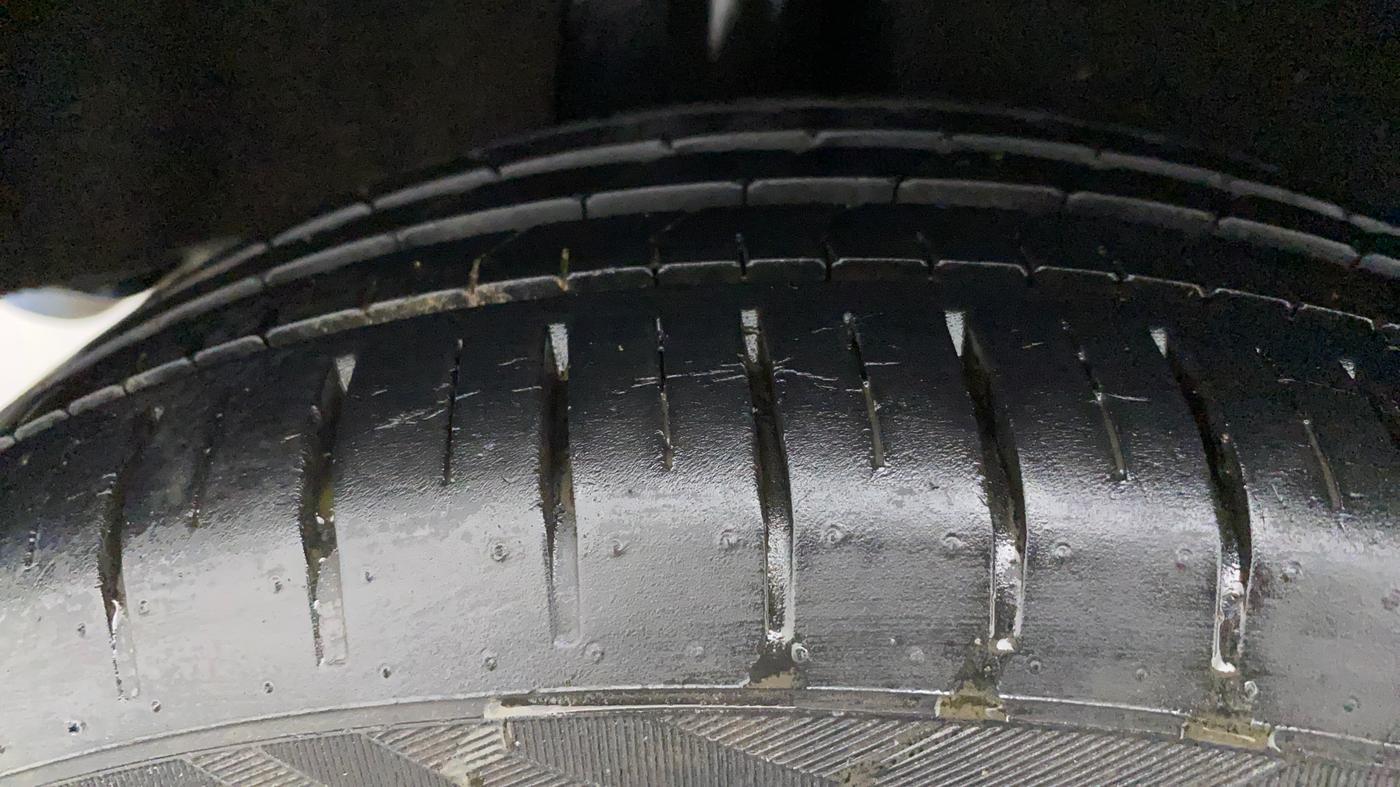 2017 Maruti Baleno ZETA PETROL 1.2, Petrol, Manual, 29,977 km, Right Rear Tyre Tread