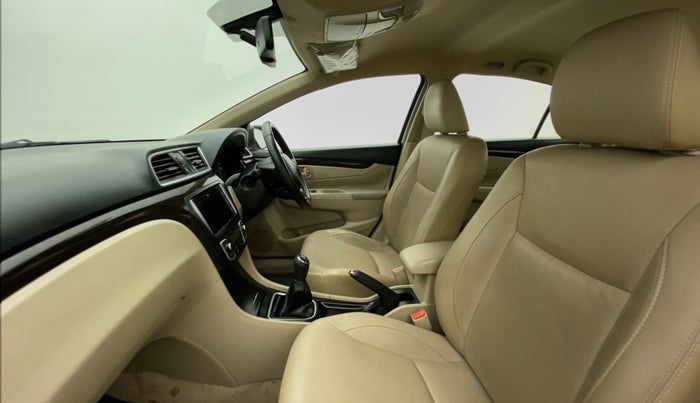 2016 Maruti Ciaz ZXI+, Petrol, Manual, 63,012 km, Right Side Front Door Cabin