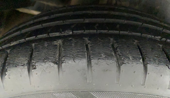2016 Maruti Ciaz ZXI+, Petrol, Manual, 63,012 km, Right Rear Tyre Tread