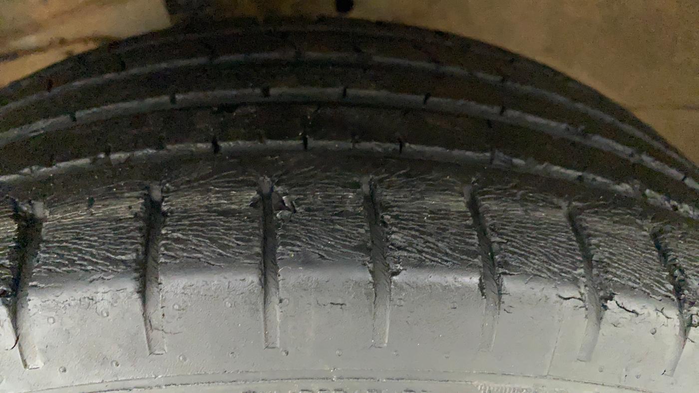 2016 Maruti Ciaz ZXI+, Petrol, Manual, 63,012 km, Left Front Tyre Tread