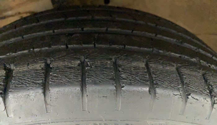 2016 Maruti Ciaz ZXI+, Petrol, Manual, 63,012 km, Left Front Tyre Tread