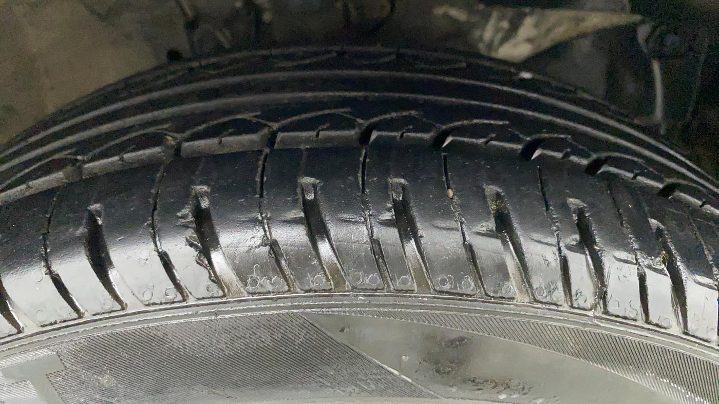 2013 Honda Amaze 1.2L I-VTEC VX, Petrol, Manual, 82,058 km, Right Front Tyre Tread