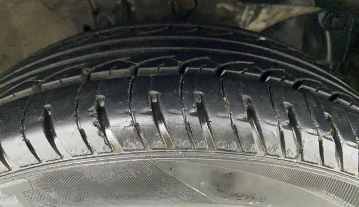 2013 Honda Amaze 1.2L I-VTEC VX, Petrol, Manual, 82,058 km, Right Front Tyre Tread