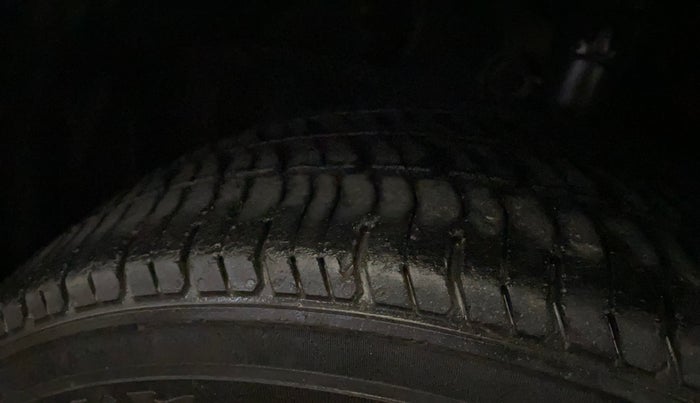 2014 Honda Amaze 1.2L I-VTEC S, Petrol, Manual, 1,13,099 km, Left Front Tyre Tread