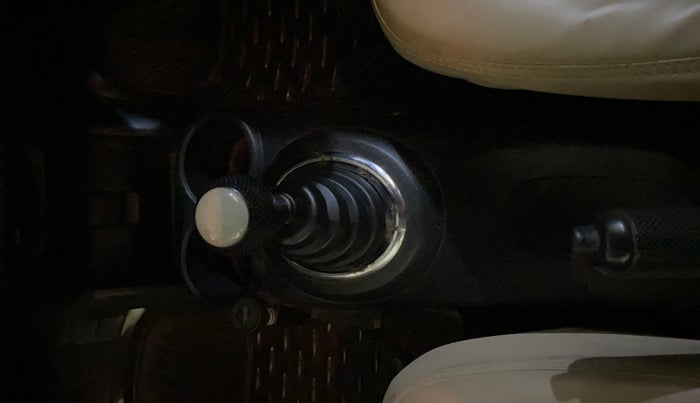 2014 Honda Amaze 1.2L I-VTEC S, Petrol, Manual, 1,13,099 km, Gear Lever