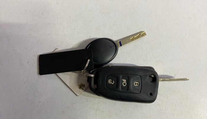 2021 Tata ALTROZ XE PETROL, Petrol, Manual, 42,989 km, Key Close Up