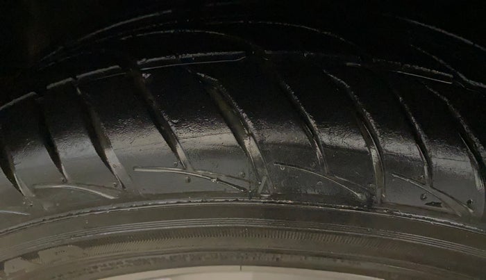 2021 Tata ALTROZ XE PETROL, Petrol, Manual, 42,989 km, Left Front Tyre Tread