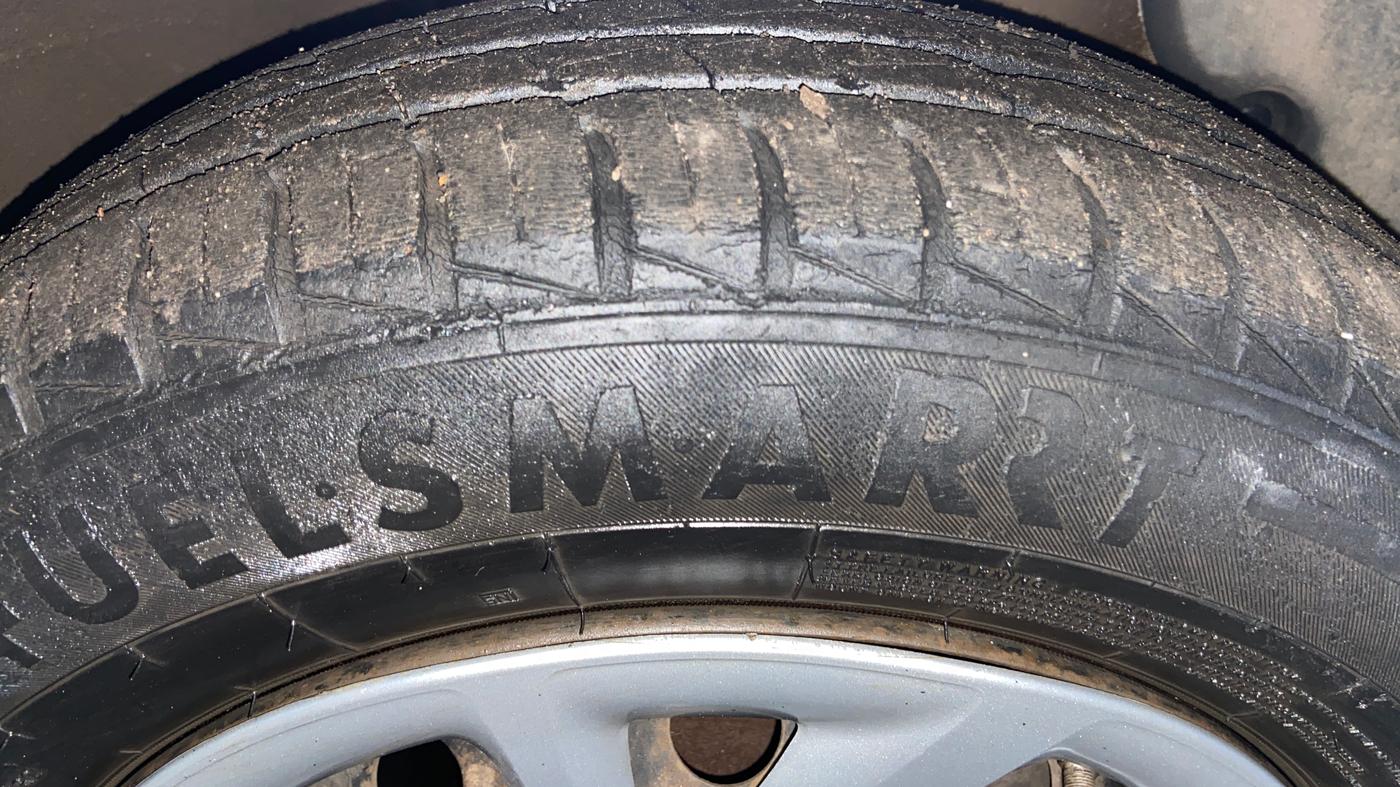 2018 Hyundai Grand i10 MAGNA AT 1.2 KAPPA VTVT, CNG, Automatic, 57,020 km, Right Front Tyre Tread