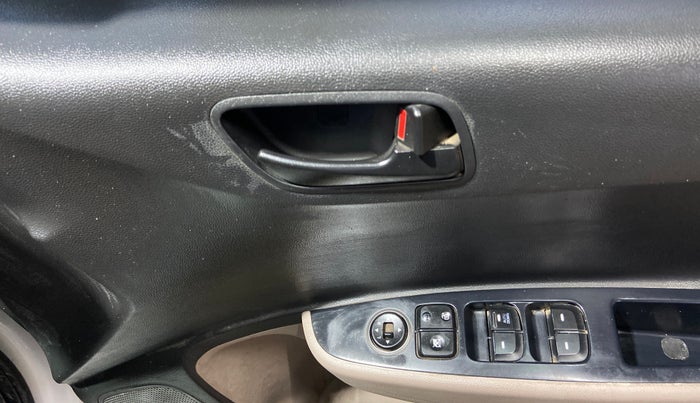 2018 Hyundai Grand i10 MAGNA AT 1.2 KAPPA VTVT, CNG, Automatic, 57,008 km, Driver Side Door Panels Control