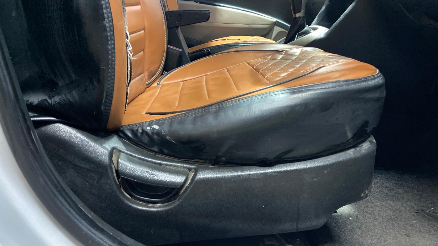 2018 Hyundai Grand i10 MAGNA AT 1.2 KAPPA VTVT, CNG, Automatic, 57,020 km, Driver Side Adjustment Panel