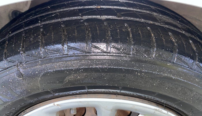 2018 Hyundai Grand i10 MAGNA AT 1.2 KAPPA VTVT, CNG, Automatic, 57,008 km, Left Front Tyre Tread