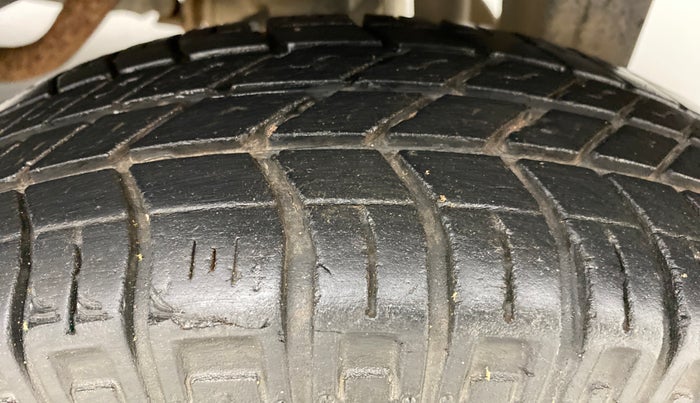 2015 Maruti Eeco 5 STR WITH AC PLUSHTR, Petrol, Manual, 14,533 km, Left Rear Tyre Tread