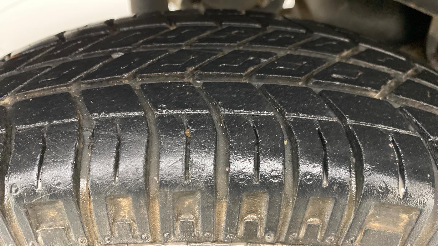 2015 Maruti Eeco 5 STR WITH AC PLUSHTR, Petrol, Manual, 14,533 km, Right Front Tyre Tread