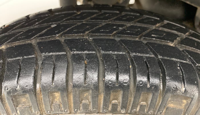 2015 Maruti Eeco 5 STR WITH AC PLUSHTR, Petrol, Manual, 14,533 km, Right Front Tyre Tread
