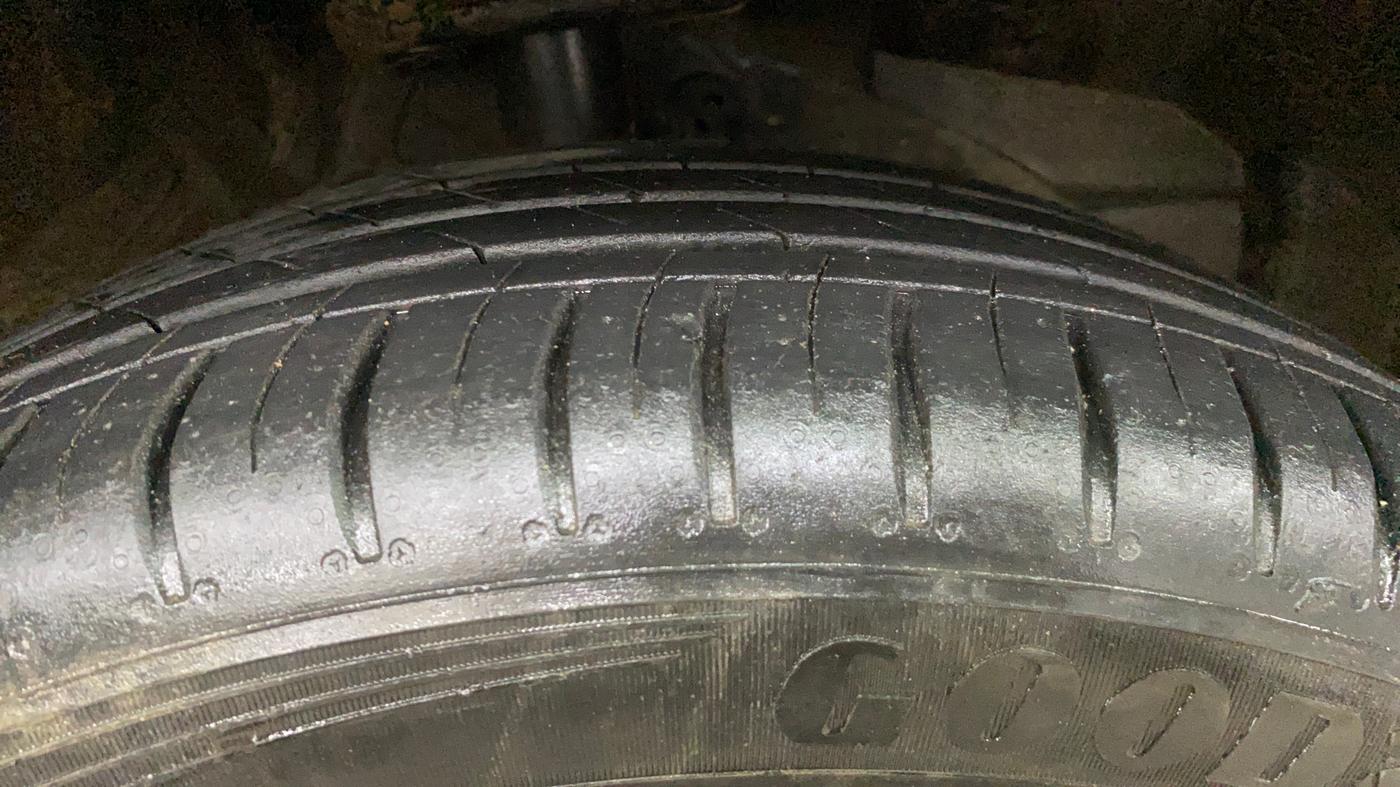 2024 MG HECTOR SHARP PRO 1.5 PETROL TURBO CVT PETROL, Petrol, Automatic, 29,042 km, Right Front Tyre Tread