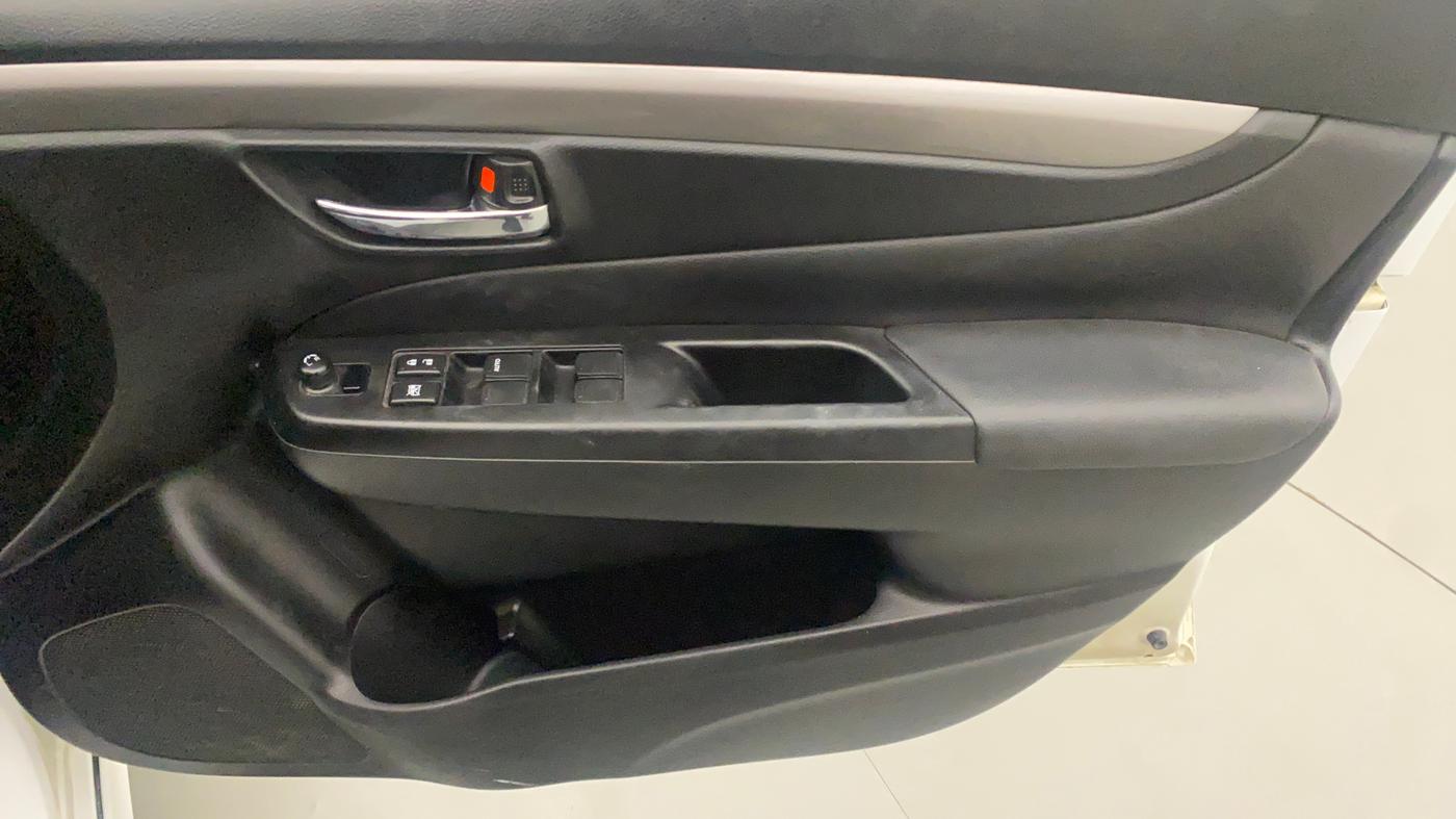 2015 Maruti Ciaz ZDI+ SHVS, Diesel, Manual, 46,320 km, Driver Side Door Panels Control