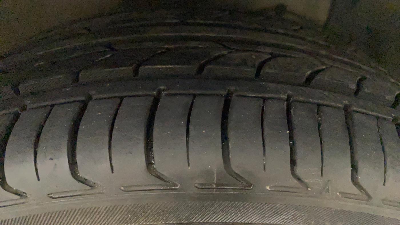 2015 Maruti Ciaz ZDI+ SHVS, Diesel, Manual, 46,320 km, Left Rear Tyre Tread