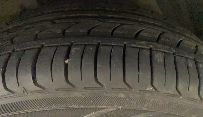 2015 Maruti Ciaz ZDI+ SHVS, Diesel, Manual, 46,320 km, Left Front Tyre Tread