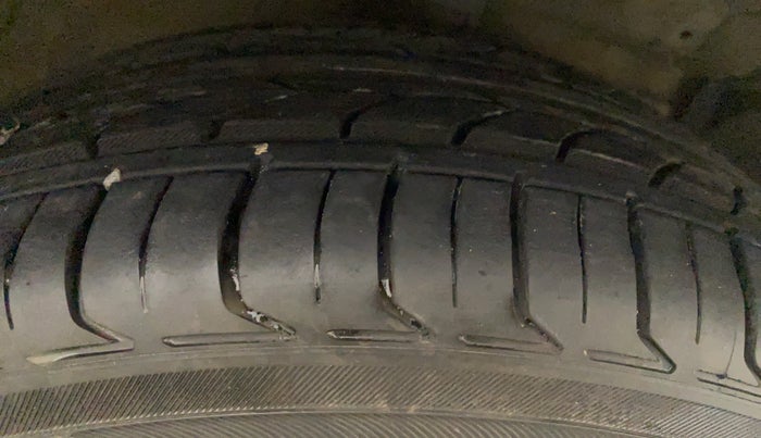 2015 Maruti Ciaz ZDI+ SHVS, Diesel, Manual, 46,320 km, Right Rear Tyre Tread