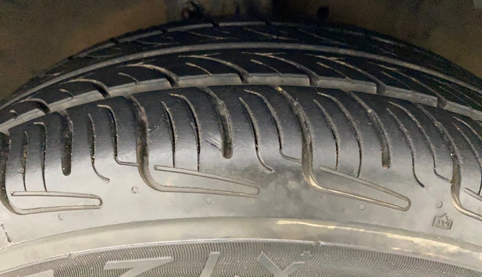 2015 Maruti Celerio VXI, Petrol, Manual, 65,433 km, Right Front Tyre Tread