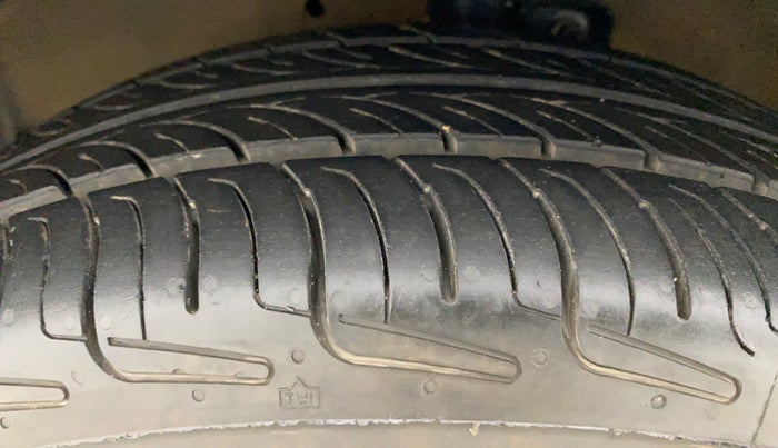 2015 Maruti Celerio VXI, Petrol, Manual, 65,433 km, Left Front Tyre Tread