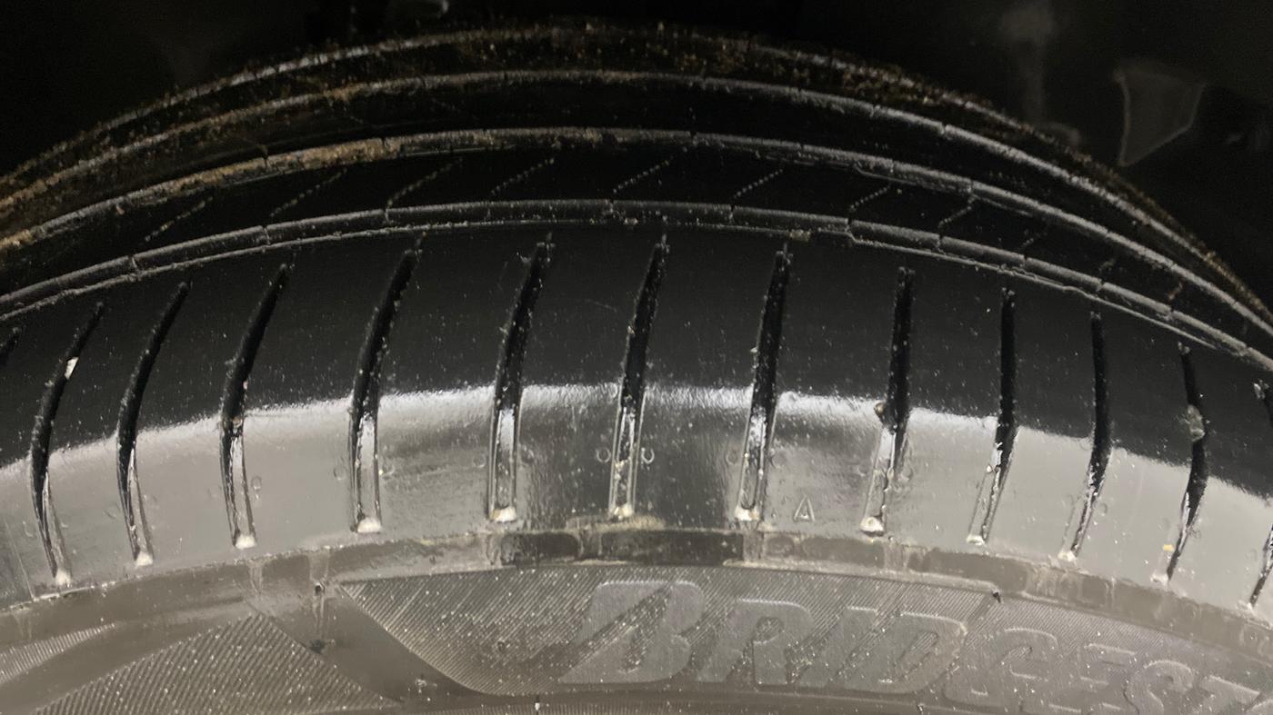 2023 Tata Safari XZA PLUS O RED DARK , Diesel, Automatic, 1,18,926 km, Right Front Tyre Tread