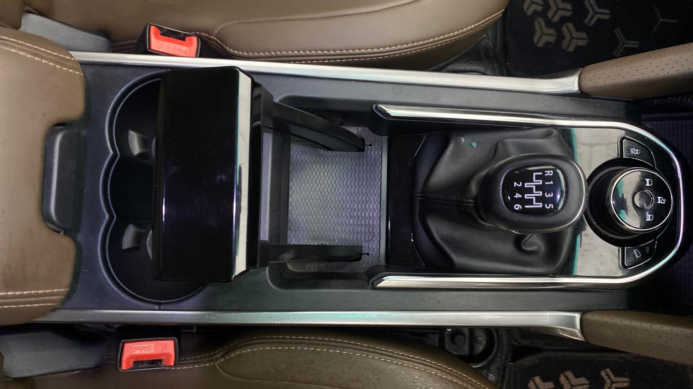 2019 Tata Harrier XZ PLUS 2.0L, Diesel, Manual, 75,989 km, Gear Lever