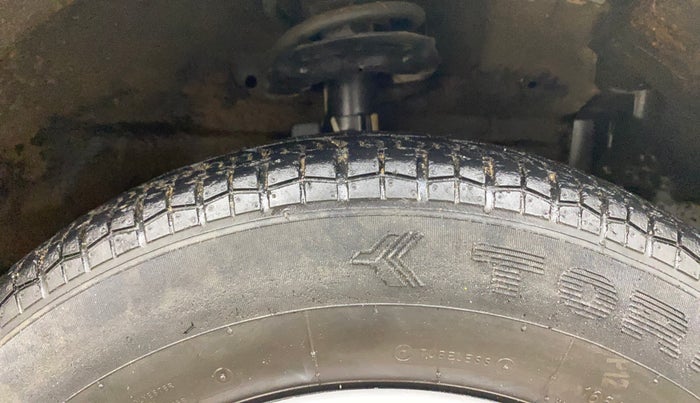 2017 Maruti Swift VDI (O), Diesel, Manual, 48,197 km, Right Front Tyre Tread