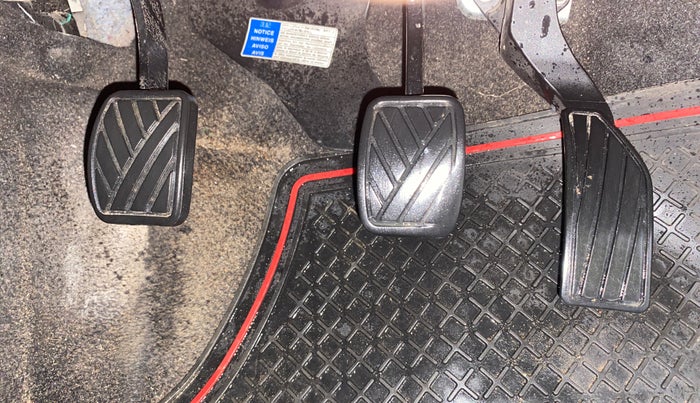 2017 Maruti Swift VDI (O), Diesel, Manual, 48,197 km, Pedals