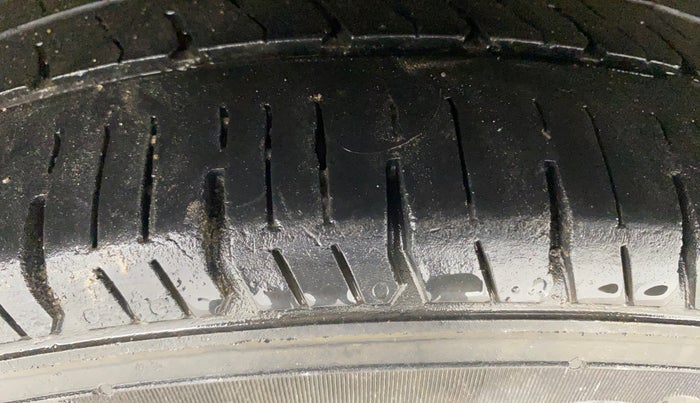 2018 Hyundai Eon ERA +, Petrol, Manual, 56,449 km, Right Rear Tyre Tread