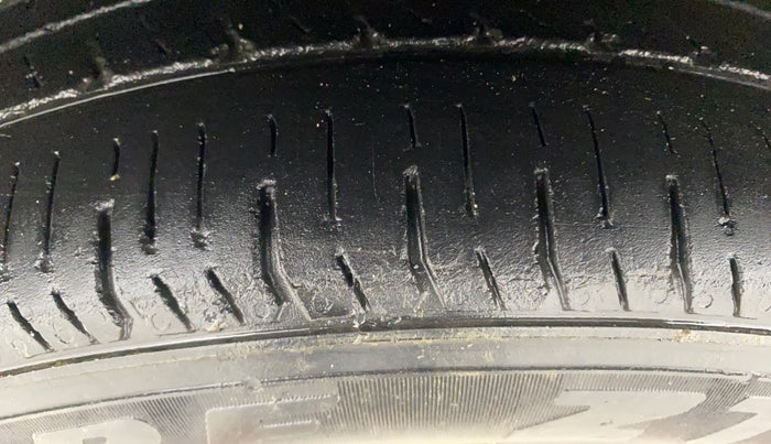 2018 Hyundai Eon ERA +, Petrol, Manual, 56,449 km, Left Front Tyre Tread