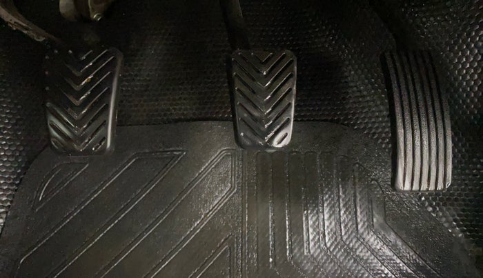 2018 Hyundai Eon ERA +, Petrol, Manual, 56,449 km, Pedals