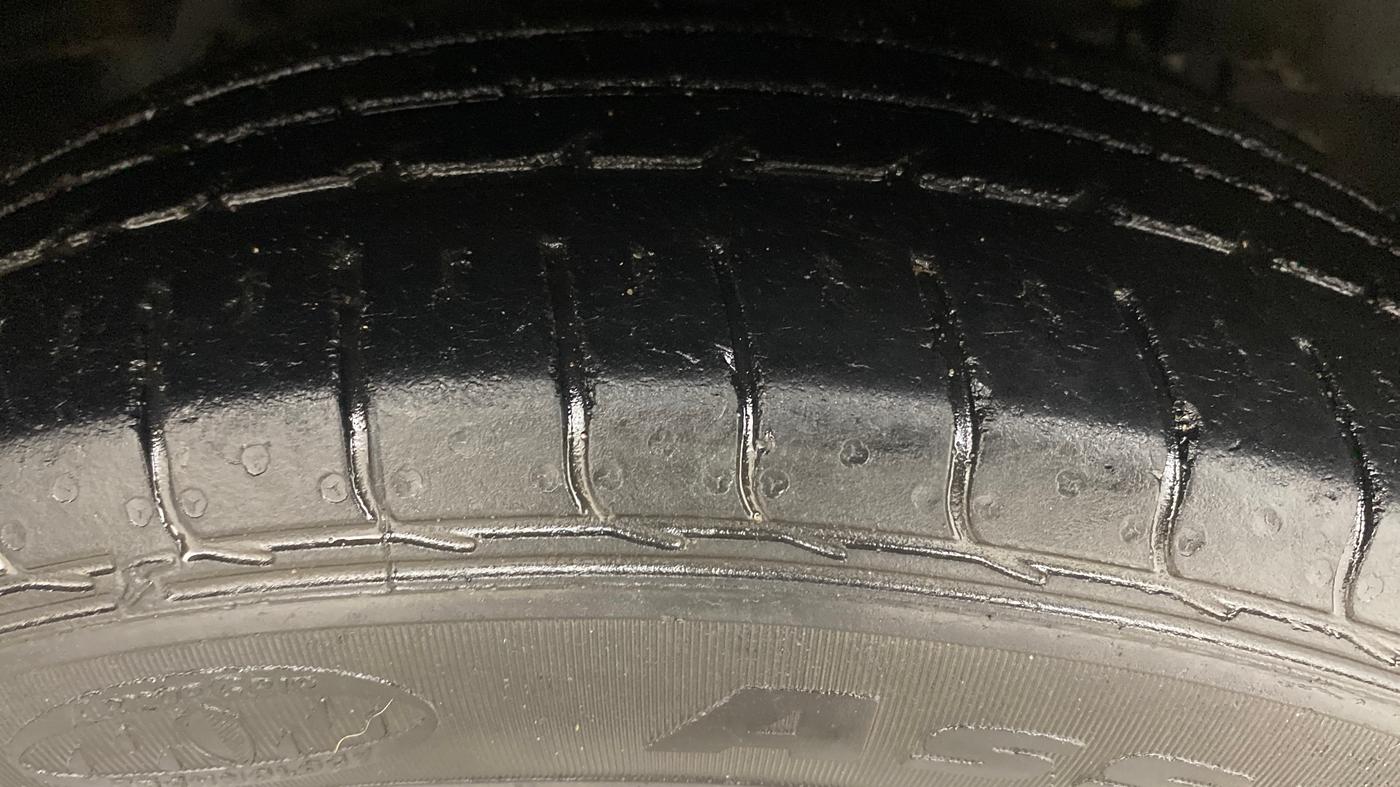 2017 Tata NEXON XM PETROL, Petrol, Manual, 1,18,875 km, Right Front Tyre Tread