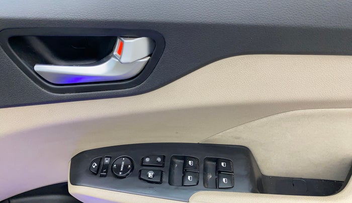 2019 Hyundai Verna 1.6 VTVT SX, Petrol, Manual, 82,873 km, Driver Side Door Panels Control